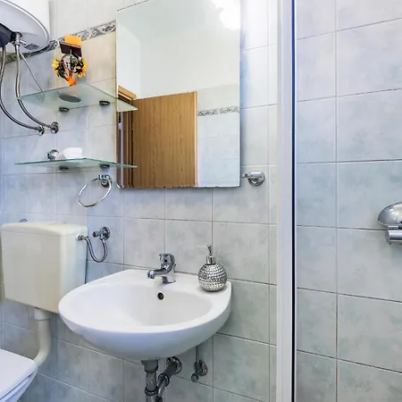 Apartamento Gorgeous In With Wifi Pula