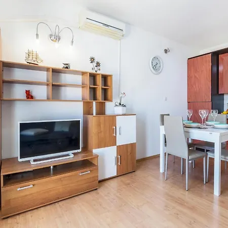 Gorgeous In With Wifi Apartament Pula